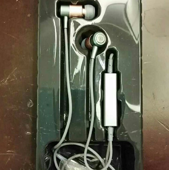 Bluetooth headphones