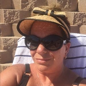 Meet your Posher, Jenn