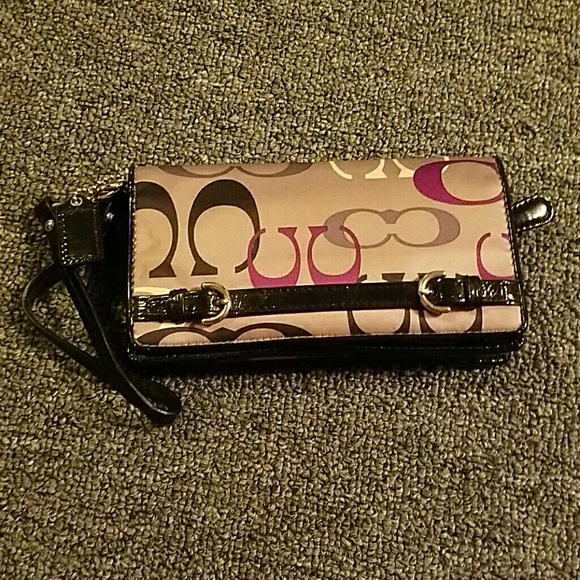 Sold on another site! Coach clutch! - Picture 1 of 4