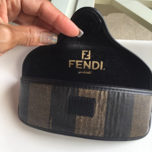 !!SOLD!! Fendi sunglasses with Fendi case - Picture 3 of 6