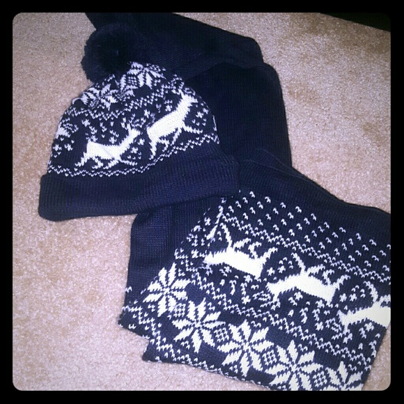 Scarf and hat set