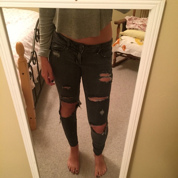 black destroyed skinny jeans