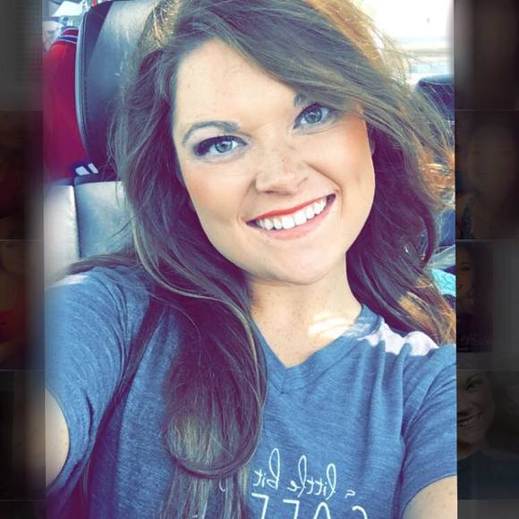 Meet your Posher, Courtney - Picture 1 of 1