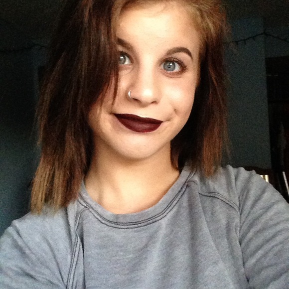 Meet your Posher, Adara