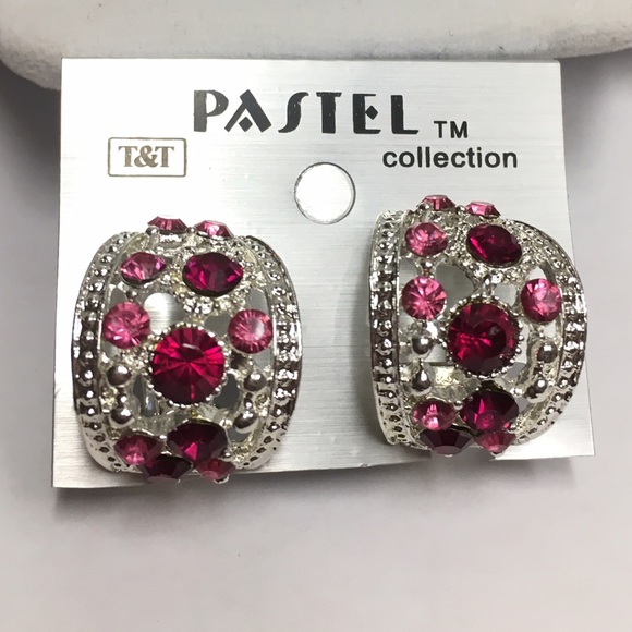 Very cute purplish pink clip on.