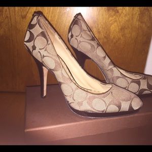 COACH Pumps