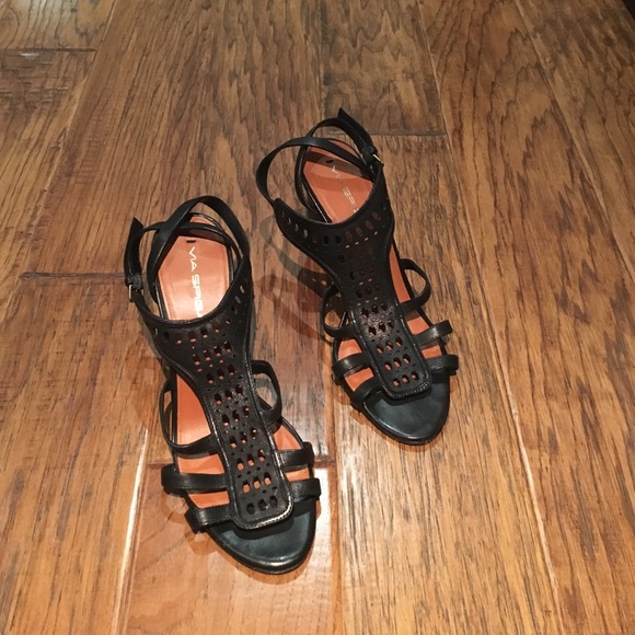 Black short heels great condition