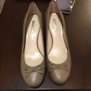 New Never worn BCBGeneration tan heels!