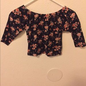 Floral crop top, it goes up to elbows