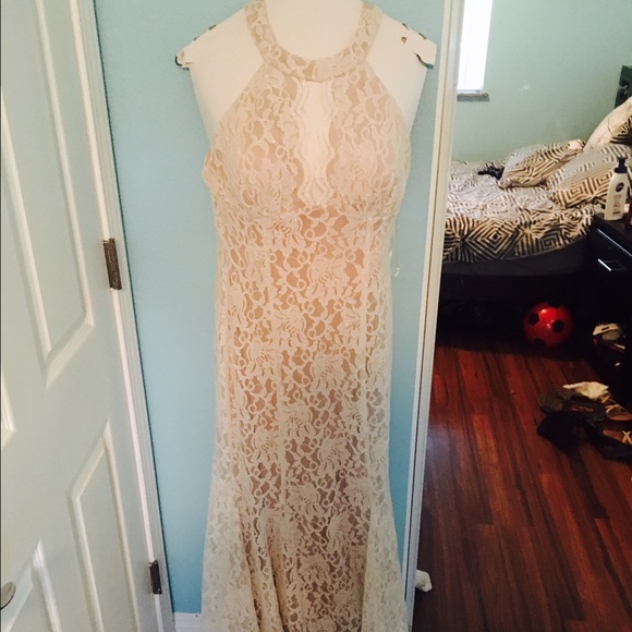 ⭐️ Long Beautiful Lace Keyhole Dress ⭐️
