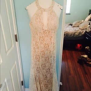 ⭐️ Long Beautiful Lace Keyhole Dress ⭐️