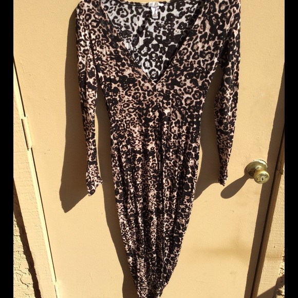 Hi-Low Cheetah Print Top - Picture 2 of 4