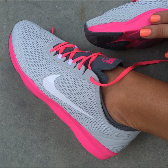 Nike Shoes - NWOB NIKE womens size 9 👟💕