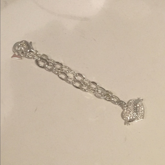 NWOT Guess heart charm bracelet