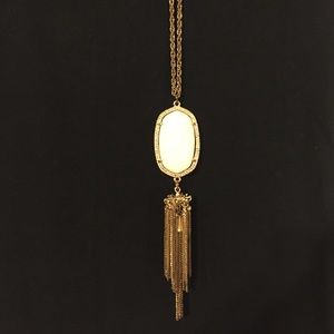 Kendra Scott lookalike necklace in white and gold.