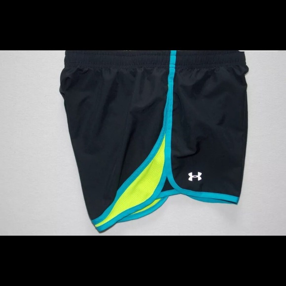 Under Armour Shorts XS - Picture 2 of 4