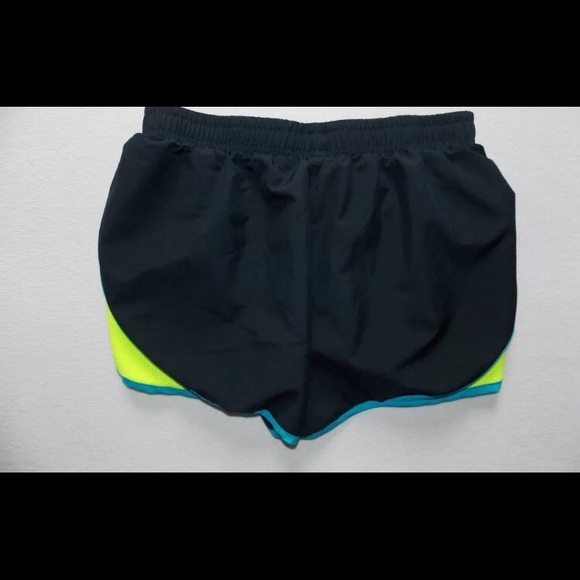 Under Armour Shorts XS - Picture 4 of 4
