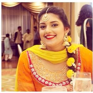 Meet your Posher, Wajiha
