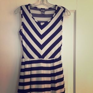 Black and white sleeveless Dots dress