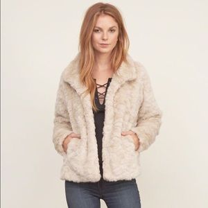 ⚡️⚡️FLASH SALE⚡️⚡️A&F faux fur coat