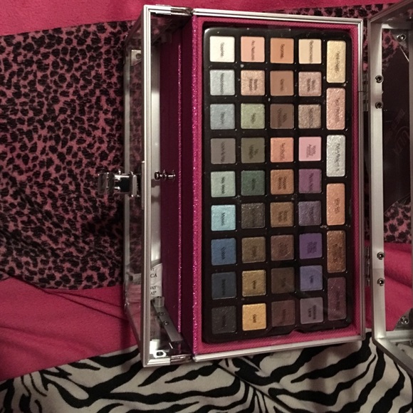 makeup - Picture 2 of 4