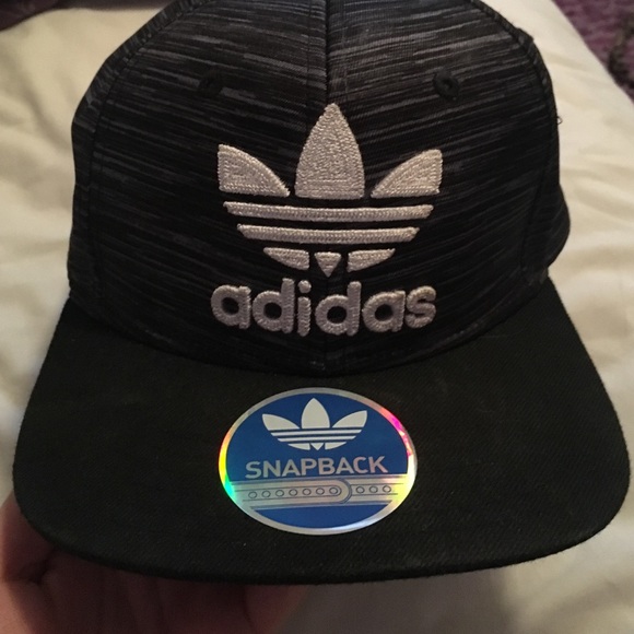 Adidas SnapBack.