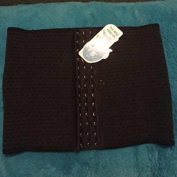 NWT Black waist trainer
