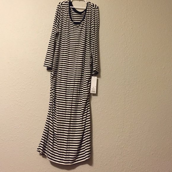 Liz Lange - Maternity - Tshirt Style Dress