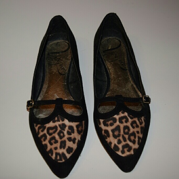 Black and leopard flats