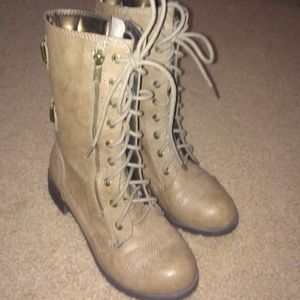 Combat boots