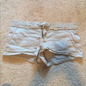 Aeropostale 3/4 khaki shorts