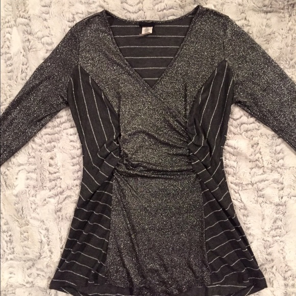 BUCKLE SHIMMER STRIPE TOP