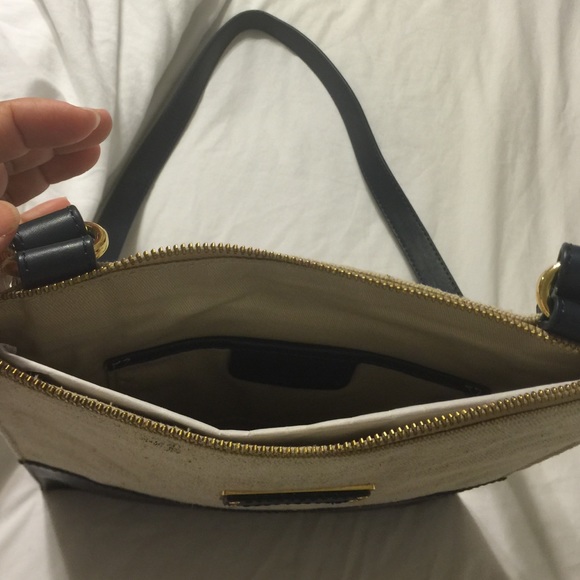 UGG AUSTRALIA crossbody - Picture 3 of 4