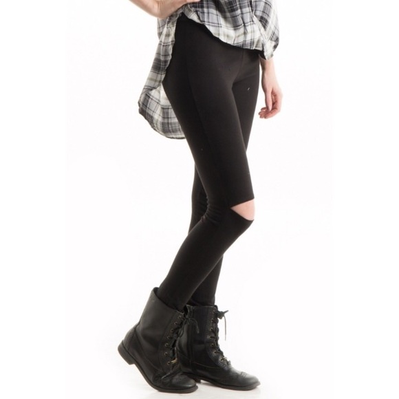 ⚡️Sale⚡️ Black Cut-Out High-Waisted Leggings - Picture 2 of 3