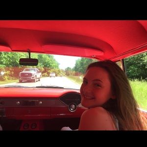 Meet your Posher, Ava