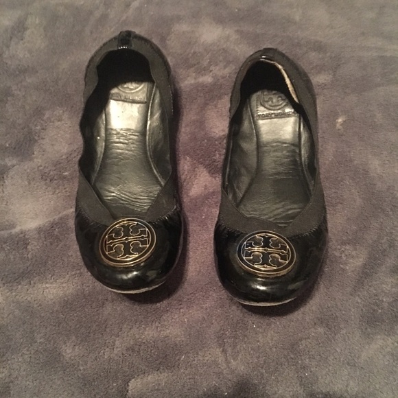 Tory Burch Carolina flat in black.