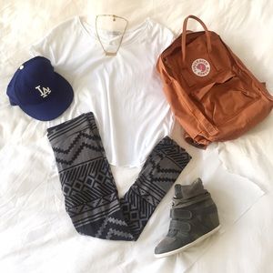 VS Pink Geo Print Leggings 🙀NEW MARKDOWN!!!😻