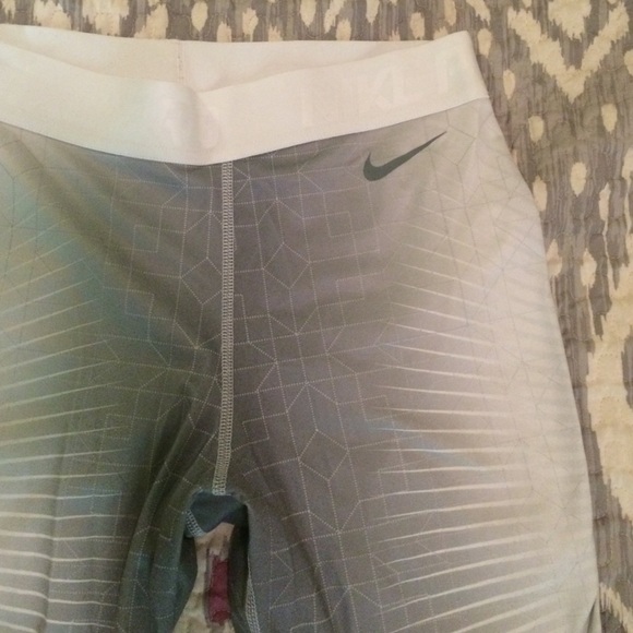 Nike Pro Grey Patterned Leggings