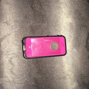 5s/5 iPhone life proof case!