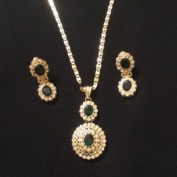 Beautiful Swarovski necklace set