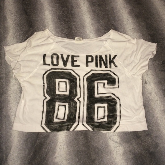 A 'PINK' cropped white shirt!