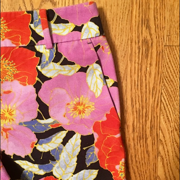 ❗️SOLD❗️Loft Riviera Shorts - Picture 2 of 4