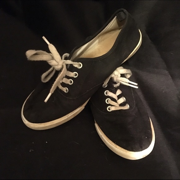 Size kids 2 Keds style Old Navy black shoes