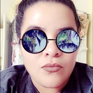 Meet your Posher, Claudia