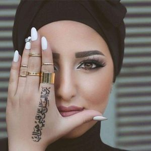 Meet your Posher, Farah