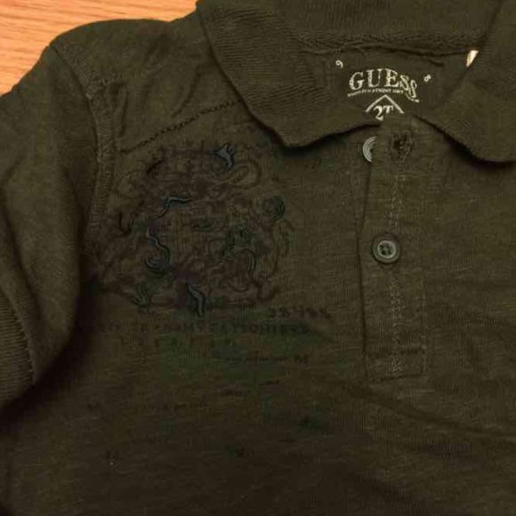 Guess toddler long sleeves size 2T - Picture 2 of 3