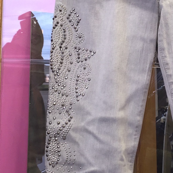 Jeans - Picture 2 of 4