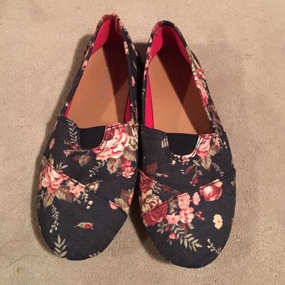 Fake Flower Toms