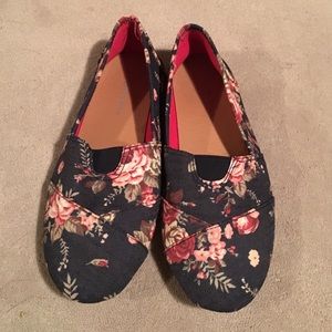 Fake Flower Toms