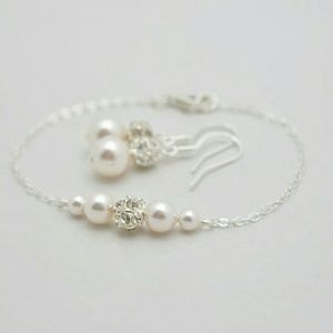 Set of 7 Pearl Bracelets and Earrings